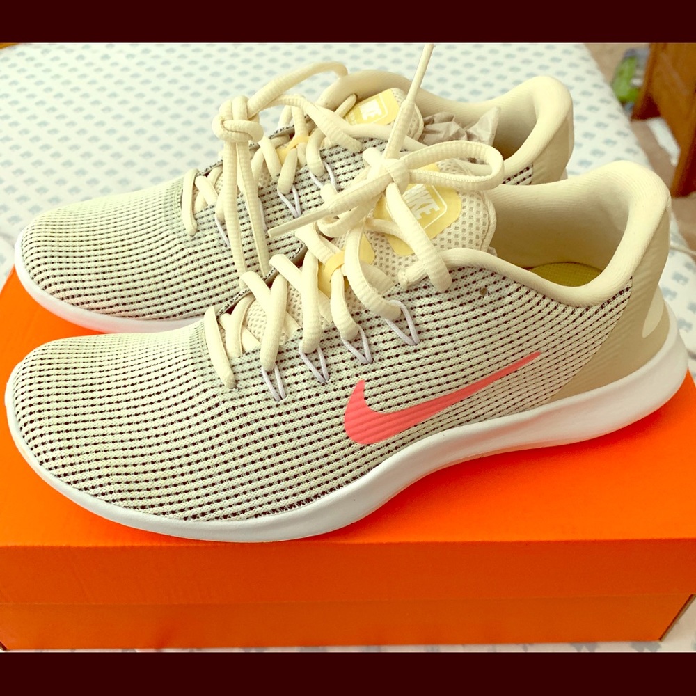 Nike flex shoes